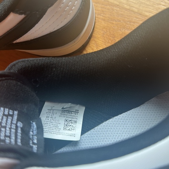 Men’s Nike Dunks - Picture 6 of 6